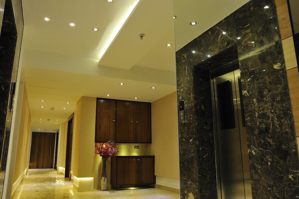 Hotel Niharika Колката Екстериор снимка