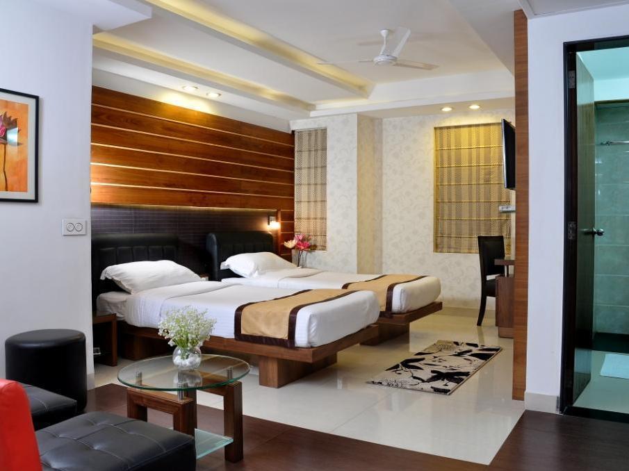 Hotel Niharika Колката Екстериор снимка