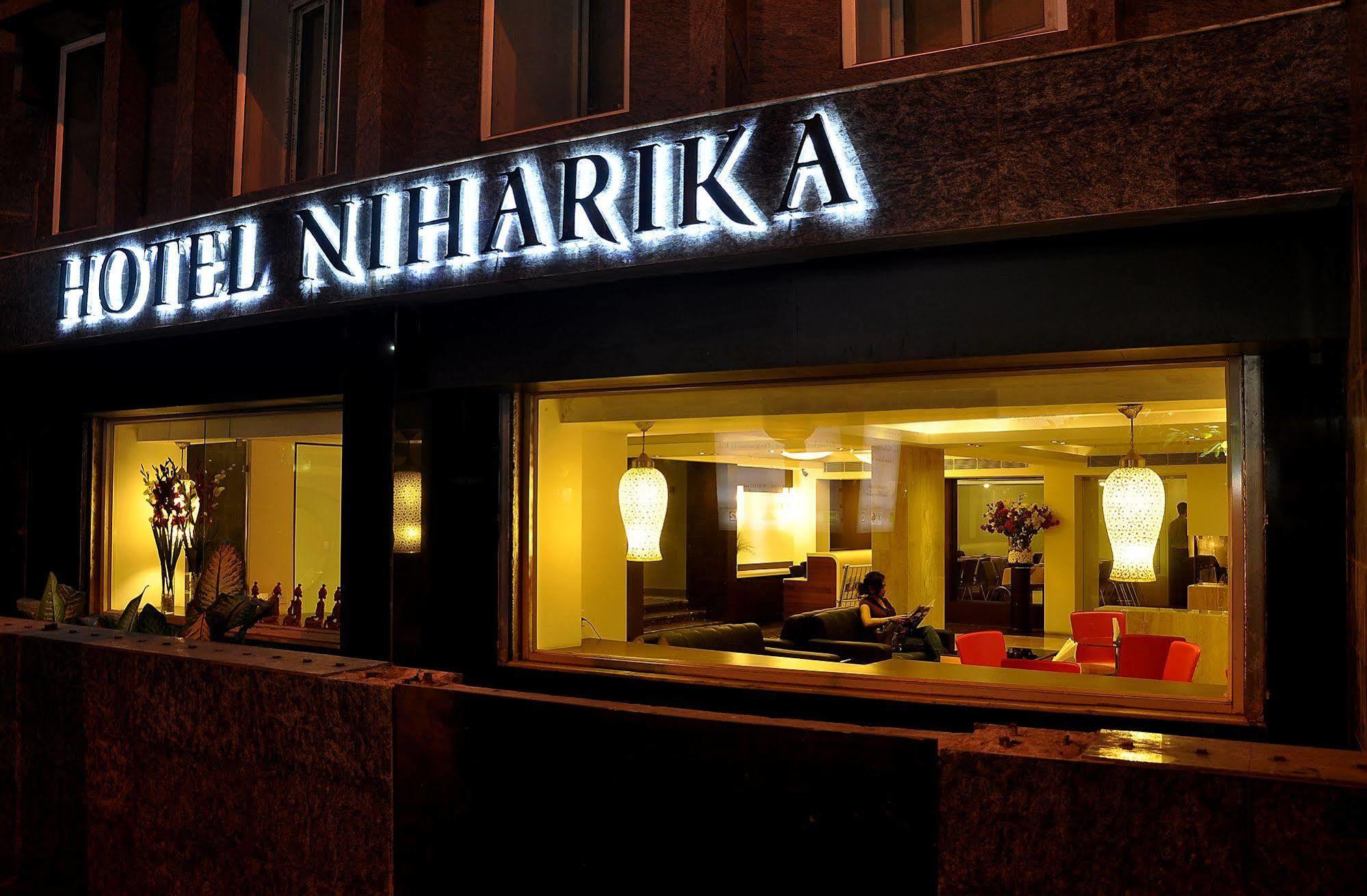 Hotel Niharika Колката Екстериор снимка
